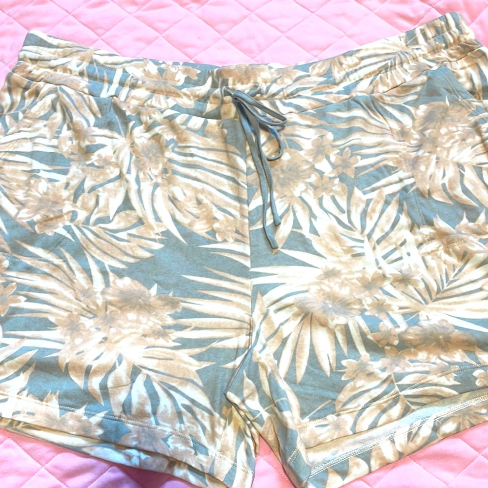 Belle beach- new but no tag short